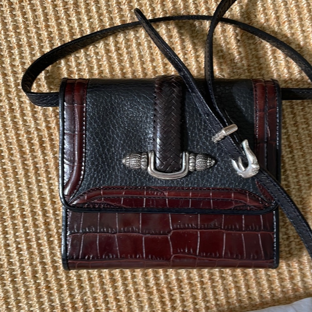 Brighton crossbody croc/ pebbled leather EUC wallet